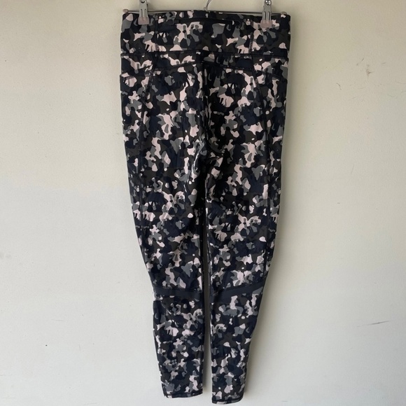 Sweaty Betty Zero Gravity Workout Legging in Green Elephant Camo Print - Picture 7 of 12